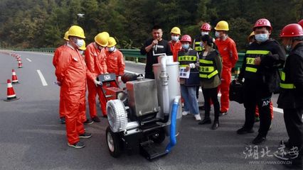 創(chuàng)新引領(lǐng)，匠心筑路——縣交通運(yùn)輸局大力推廣‘四新技術(shù)’與新材料服務(wù)